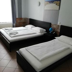 Zimmer mit zwei Einzelbetten